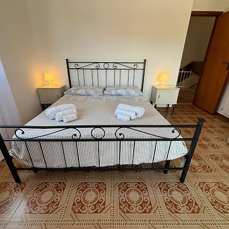 Villa 300 Mt From The Sea - Free Parking - Wi-fi Ac & Prime Video