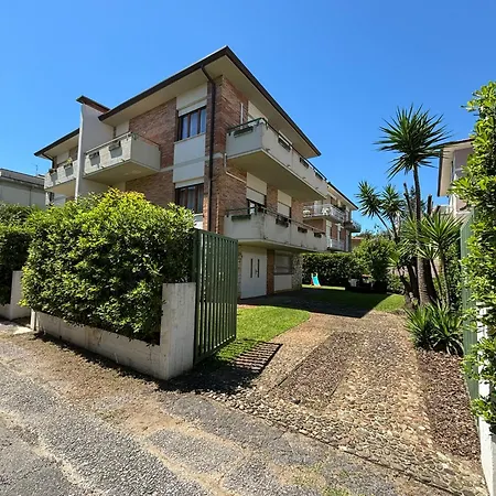 Villa 300 Mt From The Sea - Free Parking - Wi-fi Ac & Prime Video Lido di Camaiore